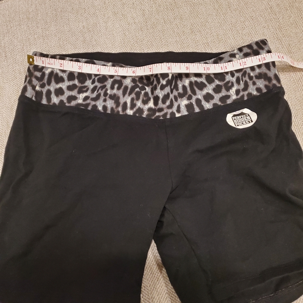 Brand new Victoria's Secret PINK yoga shorts Small - Picture 10 of 13